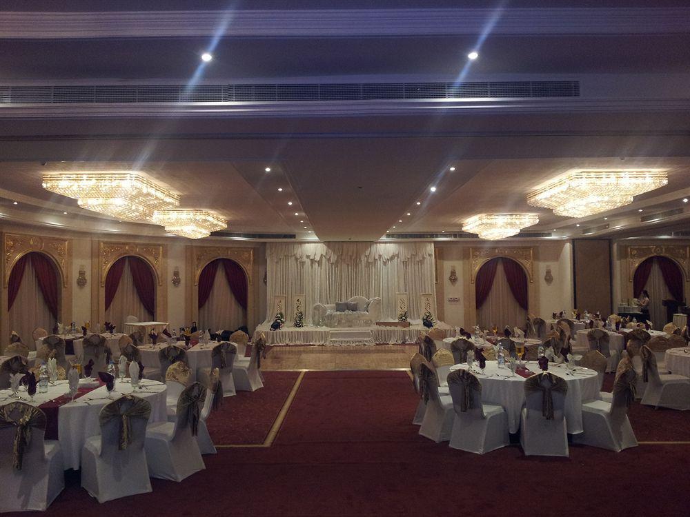 Grand Excelsior Hotel Sharjah Exteriör bild